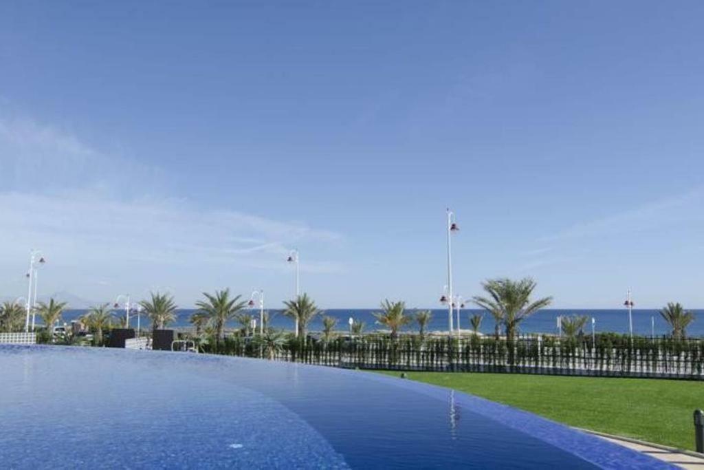 Luxury Beach Front Apartment Arenales del Sol Eksteriør billede